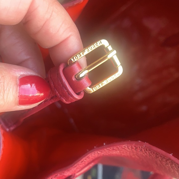 TORY BURCH CHERRY RED MICHELLE TOTE BAG - Picture 14 of 15